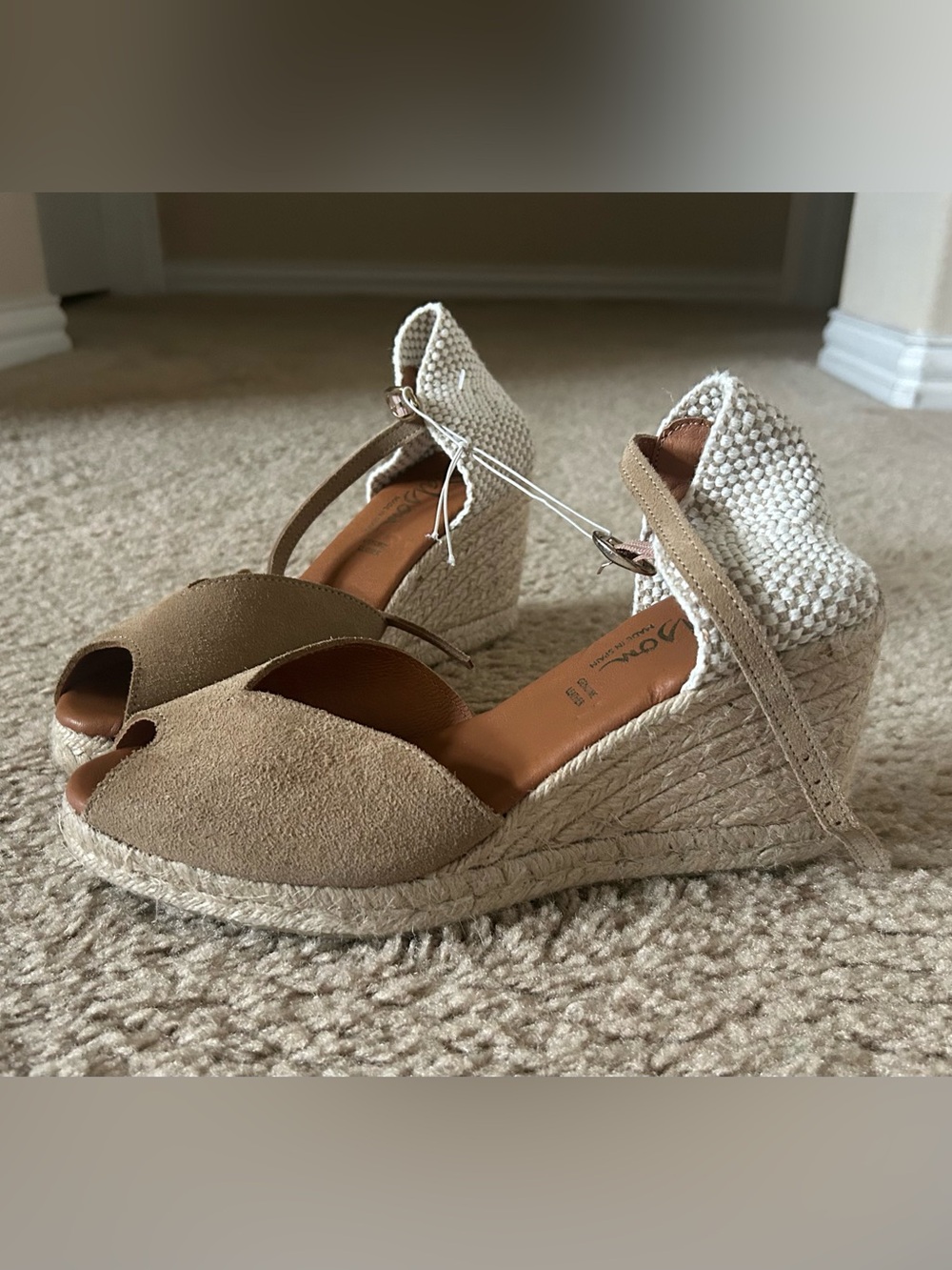 Womens Tan Espadrille Wedge Sandals 9.5 suede leather Spain Ankle Strap nwt nwot